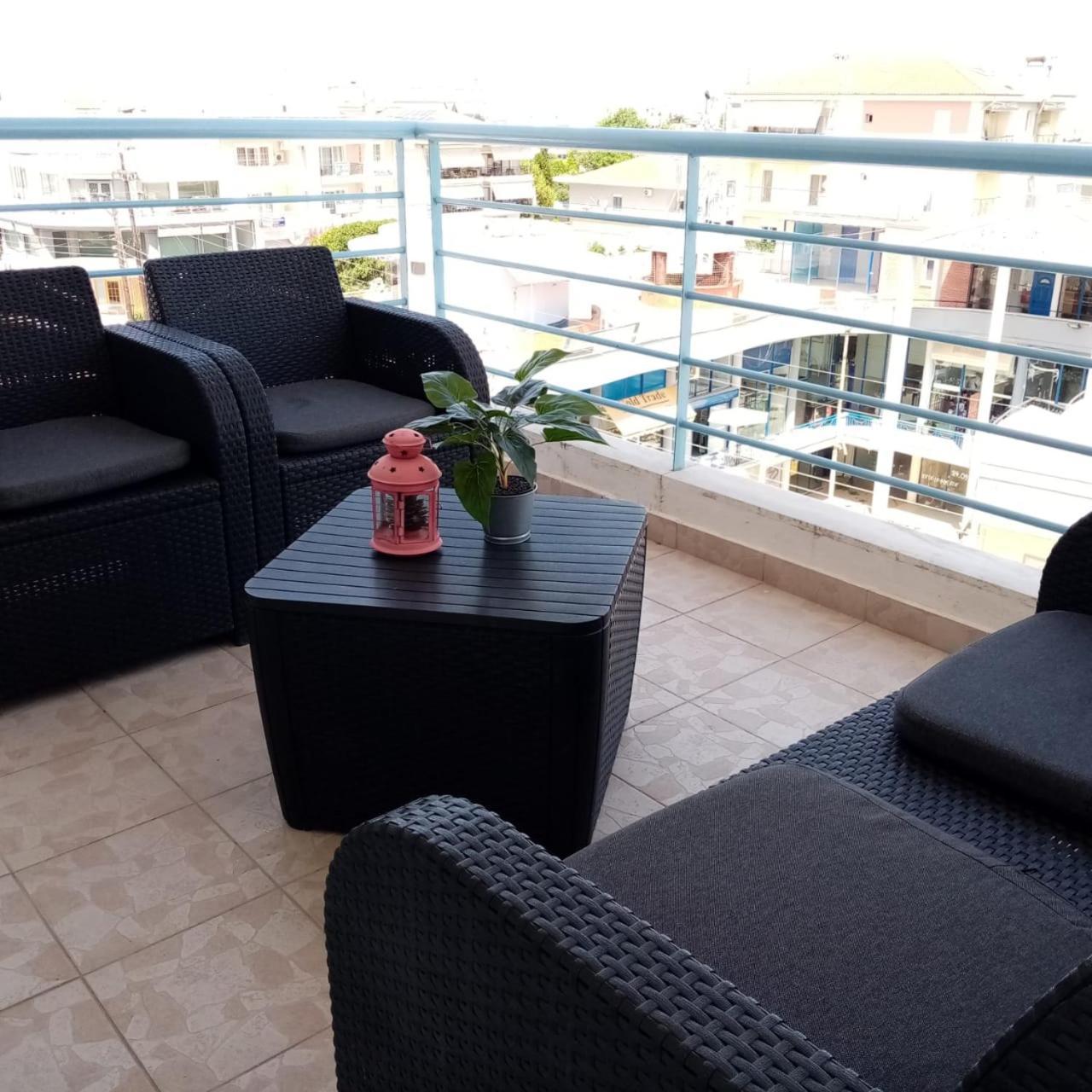 Apartment By The Beach With Amazing Sea View Peraía Eksteriør billede