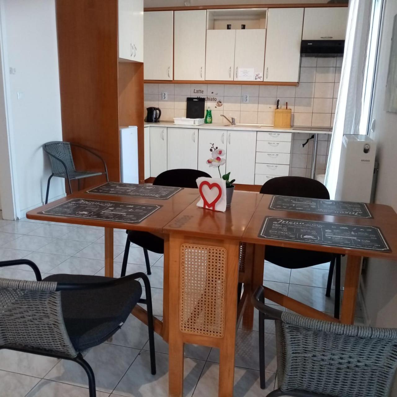 Apartment By The Beach With Amazing Sea View Peraía Eksteriør billede